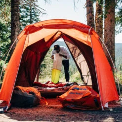 BIG AGNES Bunk House 6 Tent -The Trail Runner Shop Bunk House 4 PDP LIFESTYLE IMAGE 600x 5fb639f6 73a0 4ef4 aa8c 7c4069e905f5