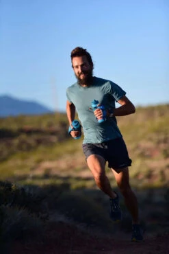 ULTRASPIRE ISO Pocket 3.0 Handheld Bottle -The Trail Runner Shop SpencerHolly 1034