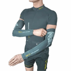 WAA Pro-Tech Armsleeves - Unisex 11 WAA Pro-Tech Armsleeves - Unisex -The Trail Runner Shop manchettes noires 2 1 c47ab6ad f233 473a b625 76e978d2e856